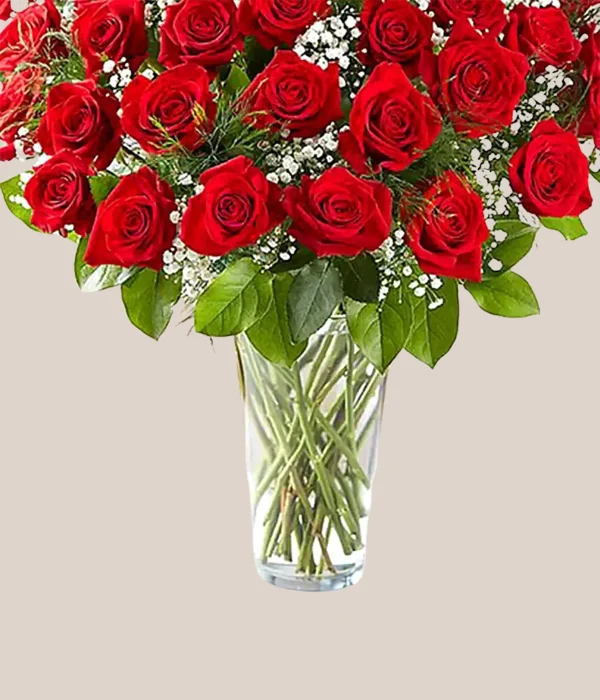 1 Kg Chocolate Red Velvet Cake with 50 Roses Arrangement In A Vase - Image 4