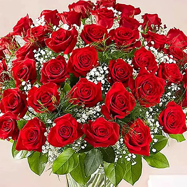 1 Kg Chocolate Red Velvet Cake with 50 Roses Arrangement In A Vase - Image 2